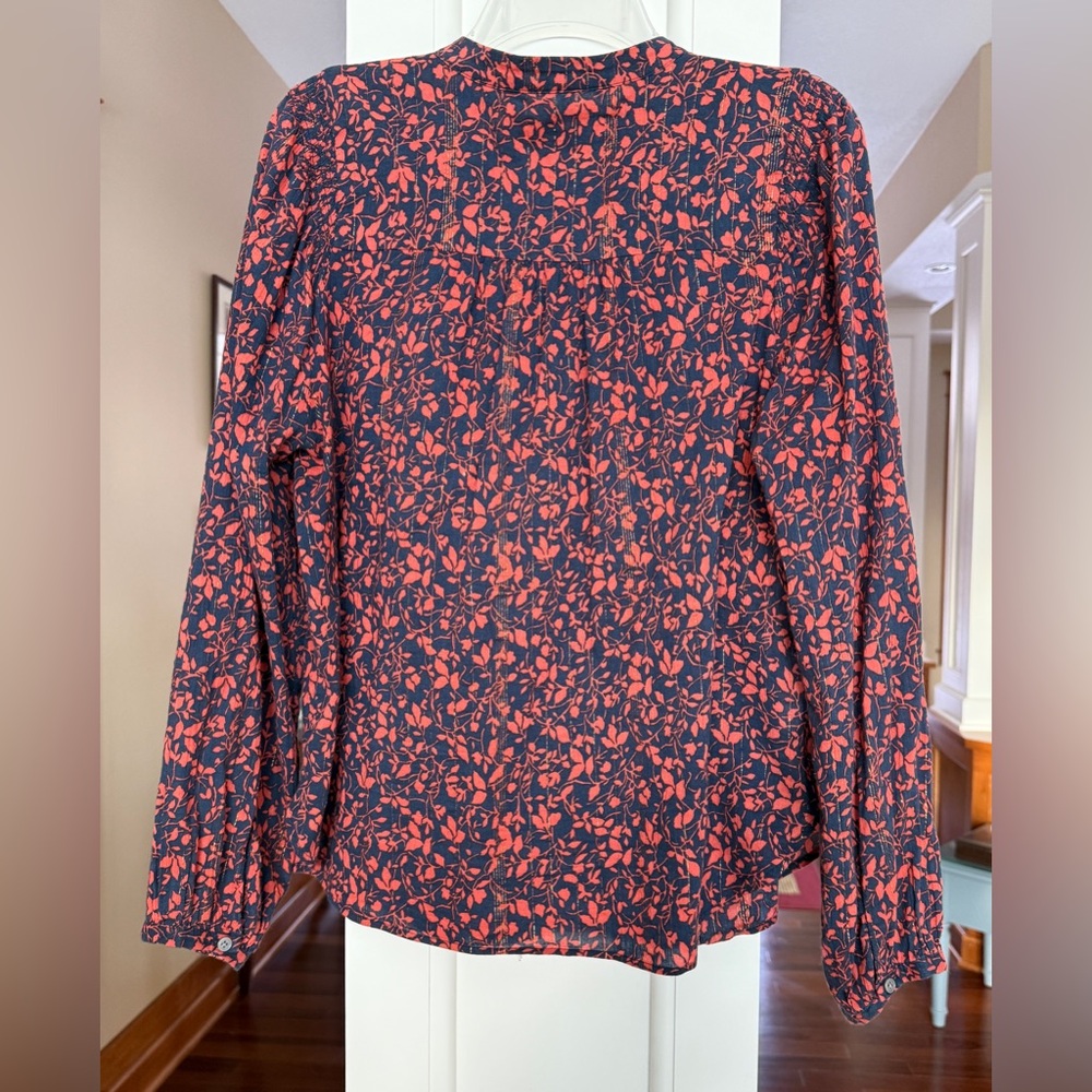 Loft Women’s Large Floral Red w/golden threading button front cotton top. - Picture 5 of 11